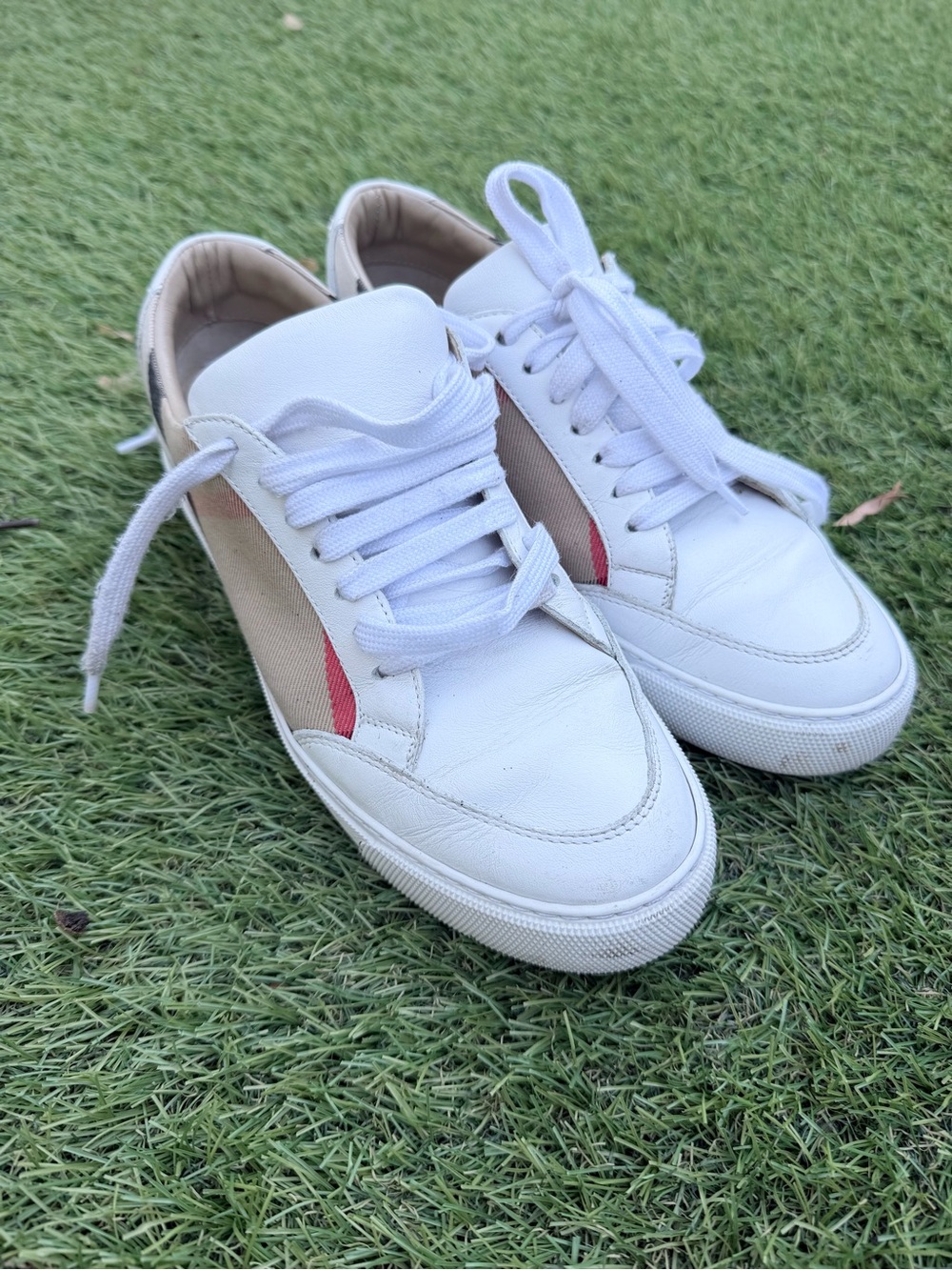 White and Beige Women’s Casual Sneakers with Red Accent